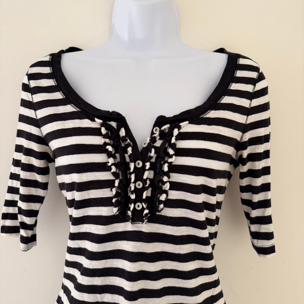 Y2K Old Navy Bella Swan Henley Striped Black and White Top Size S Indie Preppy‎ - Picture 2 of 9